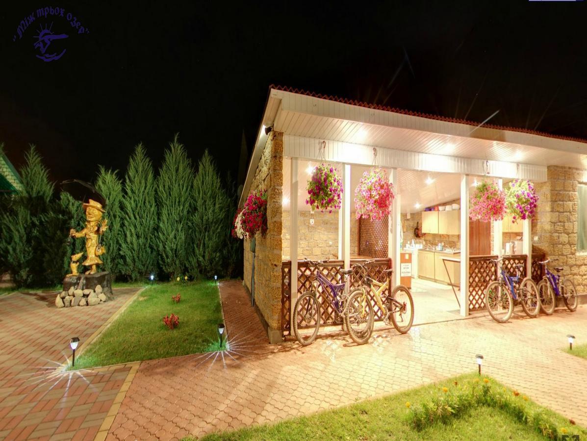 Hotel-Complex Mizh Triokh Ozer Svityaz' Extérieur photo