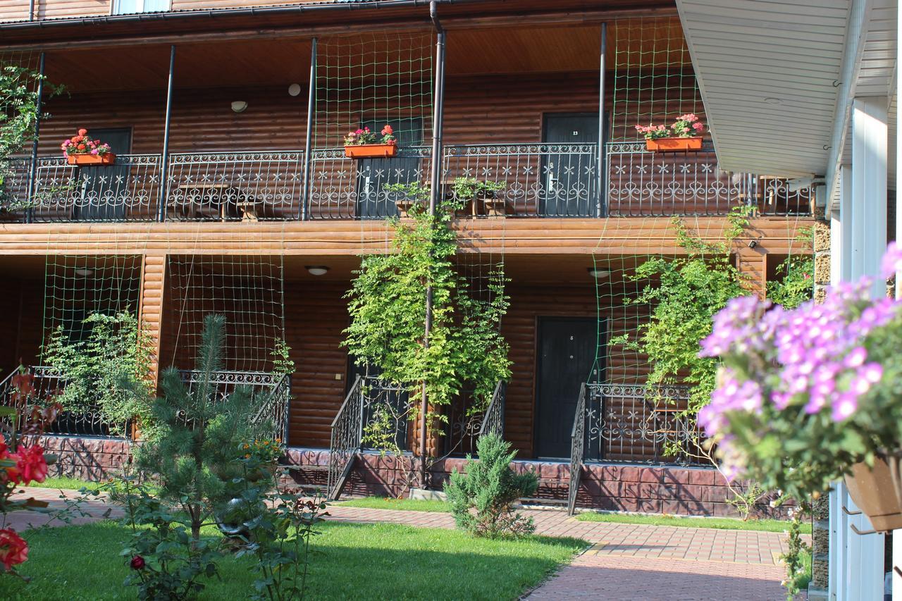 Hotel-Complex Mizh Triokh Ozer Svityaz' Extérieur photo