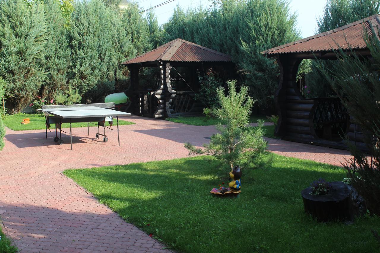 Hotel-Complex Mizh Triokh Ozer Svityaz' Extérieur photo
