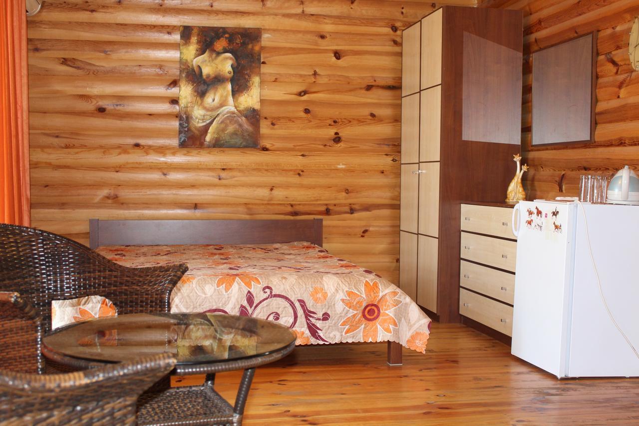 Hotel-Complex Mizh Triokh Ozer Svityaz' Extérieur photo